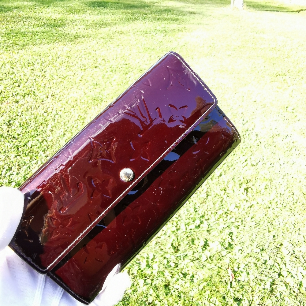 Louis Vuitton Vernis Wallet - Picture 2 of 16